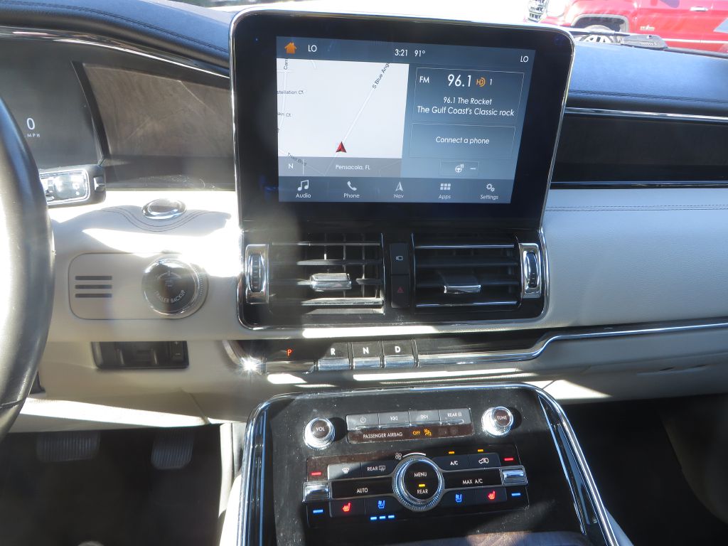 Photo 19 of this LINCOLN NAVIGATOR