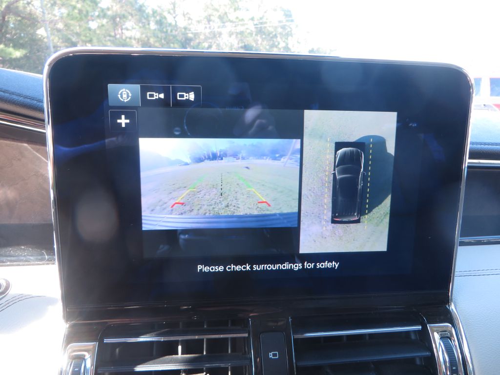 Photo 20 of this LINCOLN NAVIGATOR