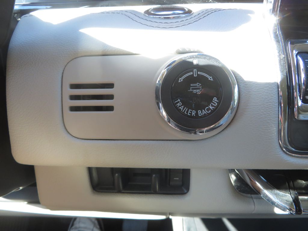 Photo 23 of this LINCOLN NAVIGATOR
