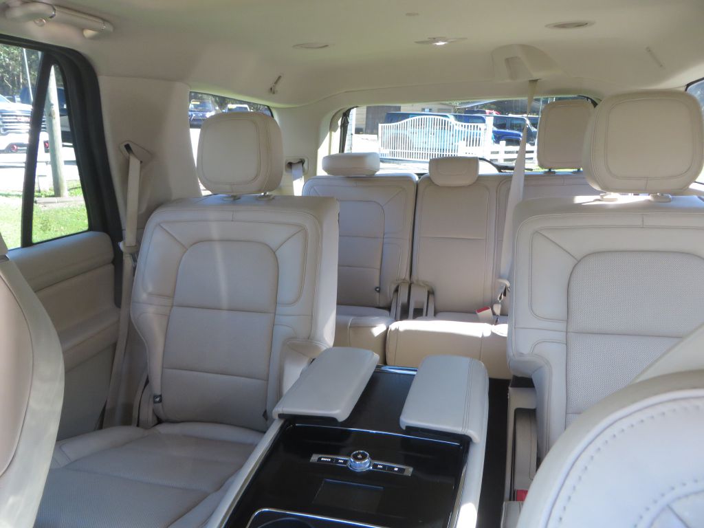 Photo 27 of this LINCOLN NAVIGATOR