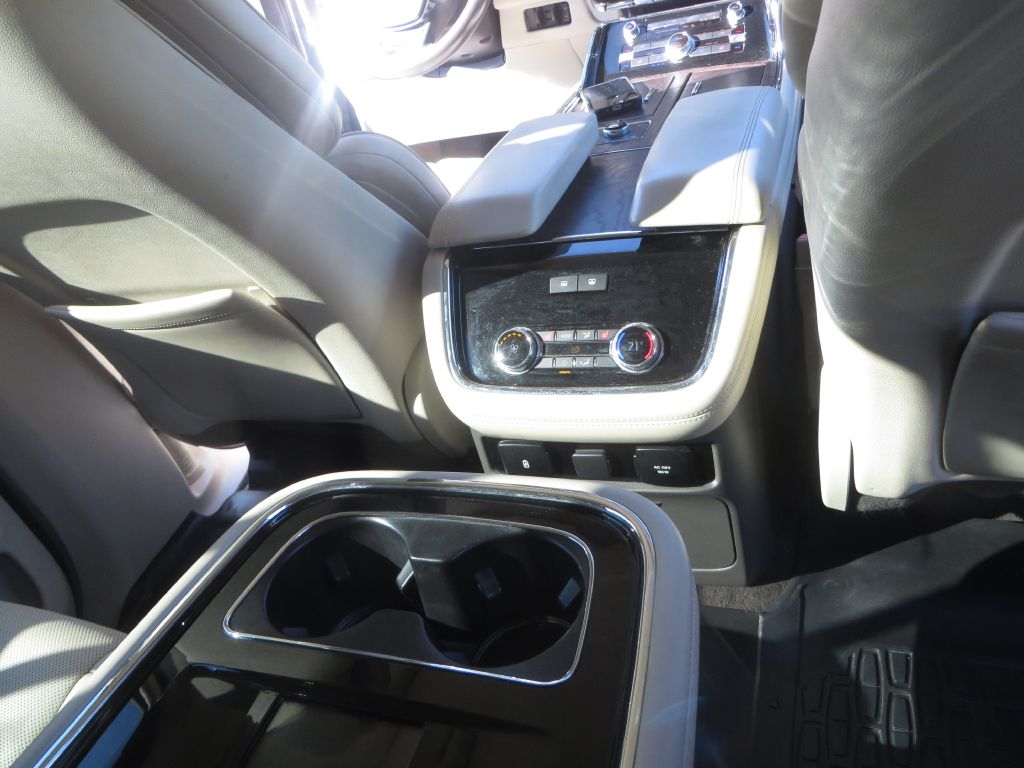Photo 29 of this LINCOLN NAVIGATOR