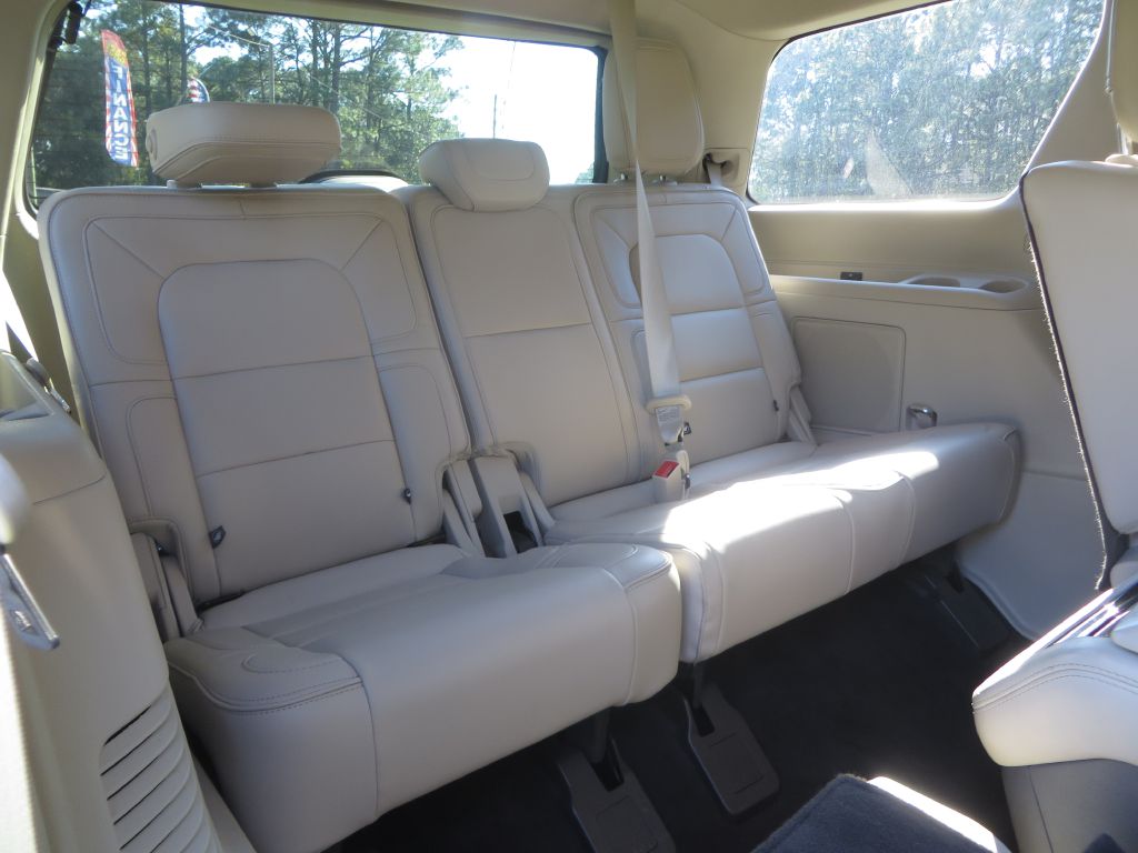 Photo 30 of this LINCOLN NAVIGATOR