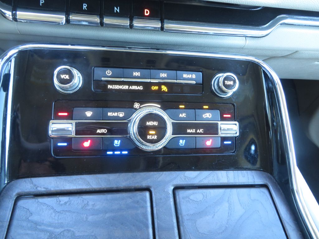 Photo 21 of this LINCOLN NAVIGATOR