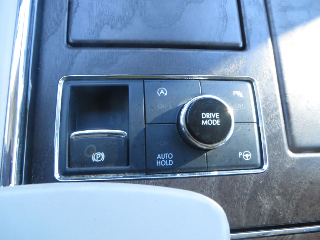 Photo 22 of this LINCOLN NAVIGATOR