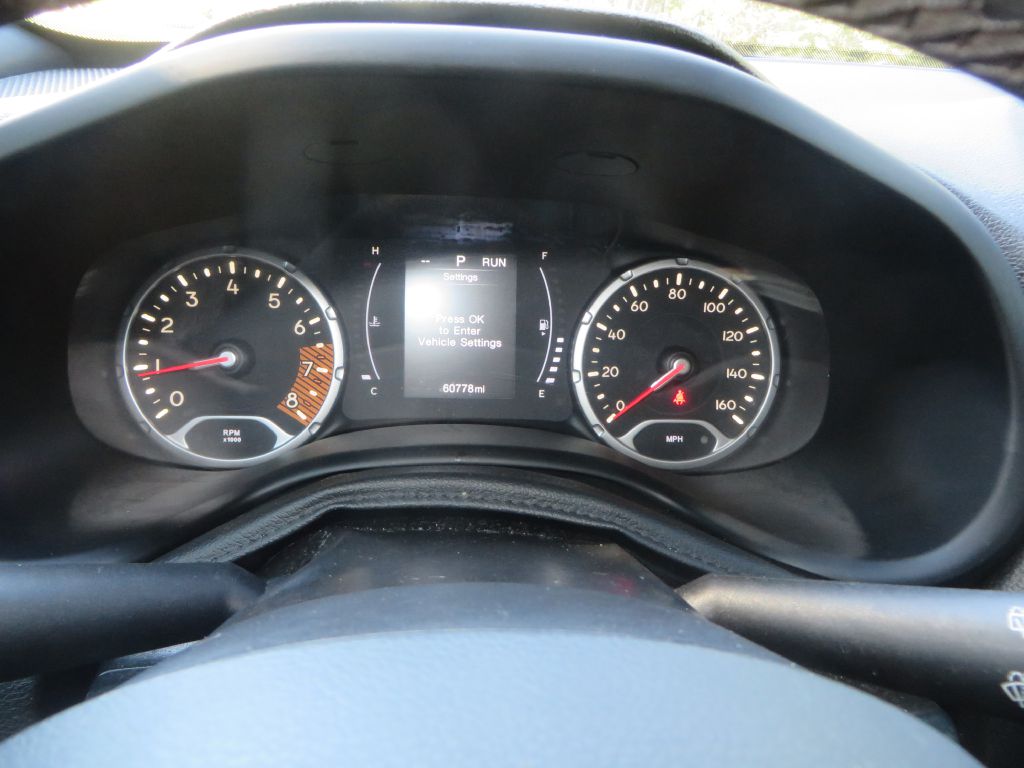 Photo 13 of this JEEP RENEGADE