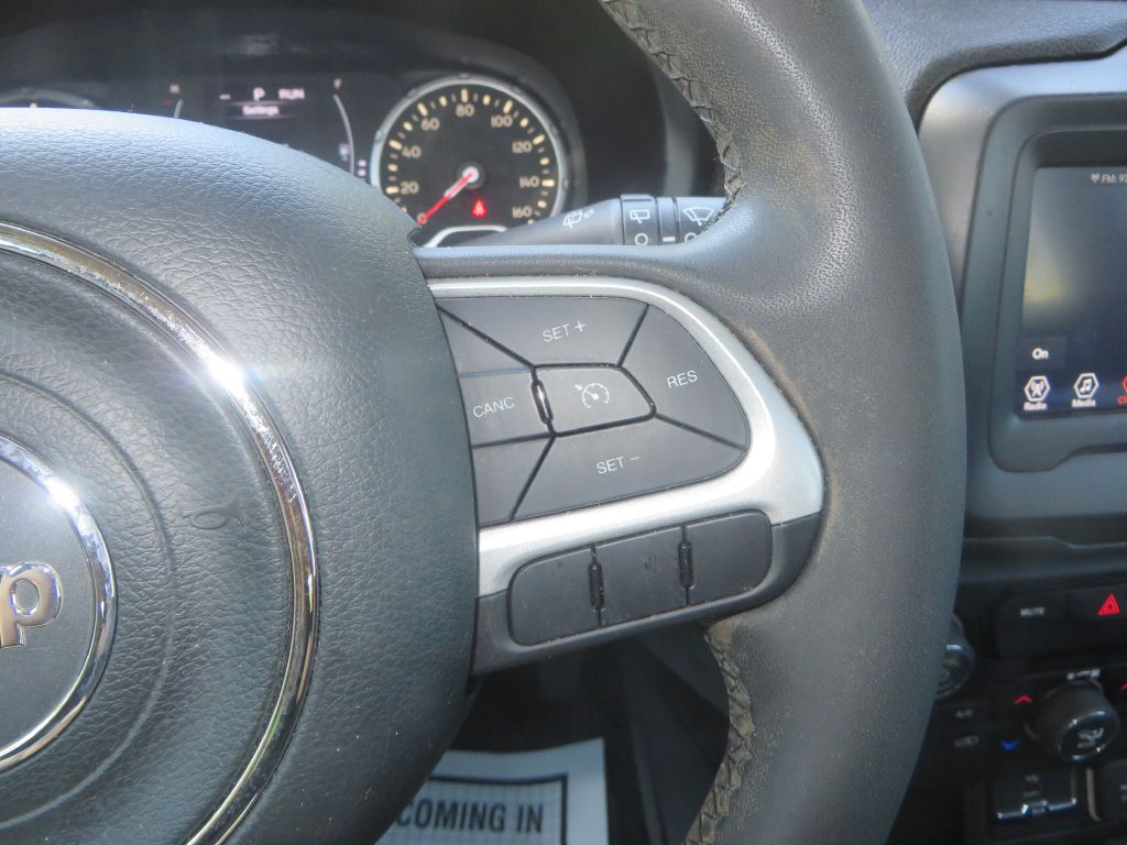 Photo 16 of this JEEP RENEGADE