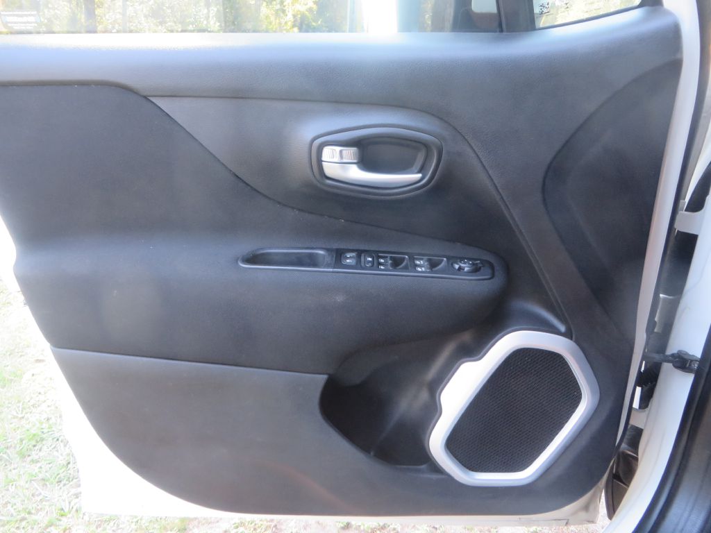 Photo 21 of this JEEP RENEGADE
