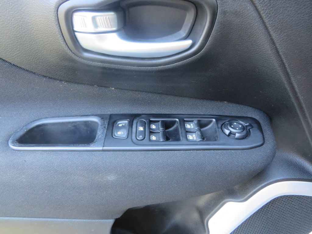 Photo 22 of this JEEP RENEGADE
