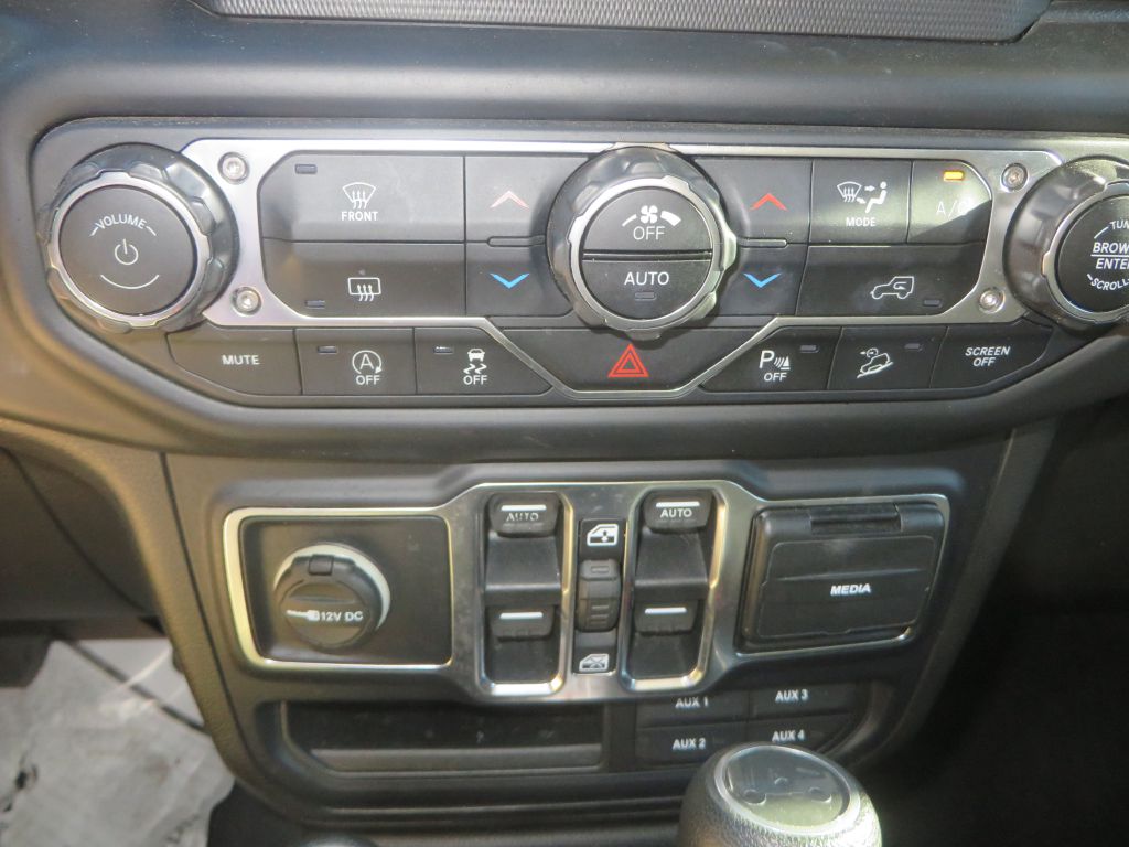 Photo 18 of this JEEP WRANGLER UNLIMI