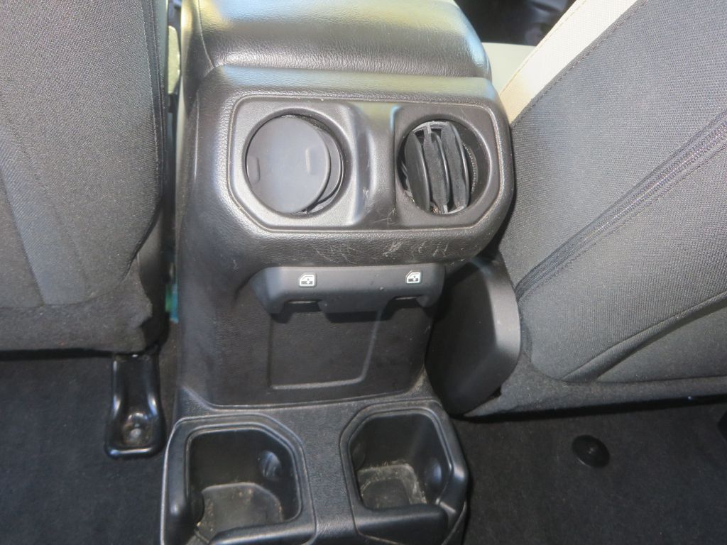 Photo 23 of this JEEP WRANGLER UNLIMI
