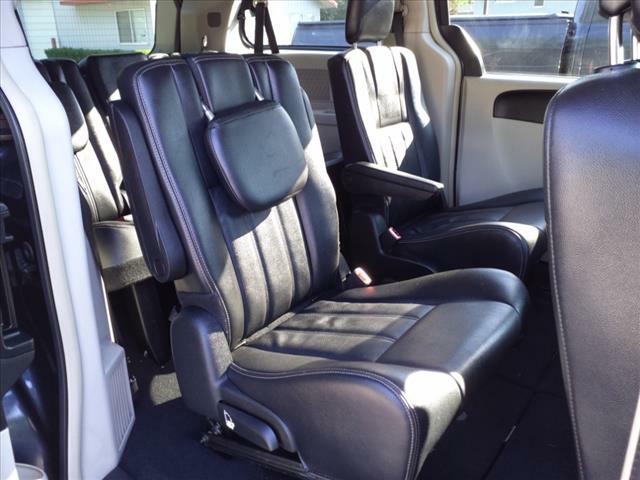 CHRYSLER TOWN AND COUNTR 2014 CHRYSLER TOWN AND COUNTR 2C4RC1BG0ER209136