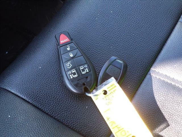 CHRYSLER TOWN AND COUNTR 2014 CHRYSLER TOWN AND COUNTR 2C4RC1BG0ER209136