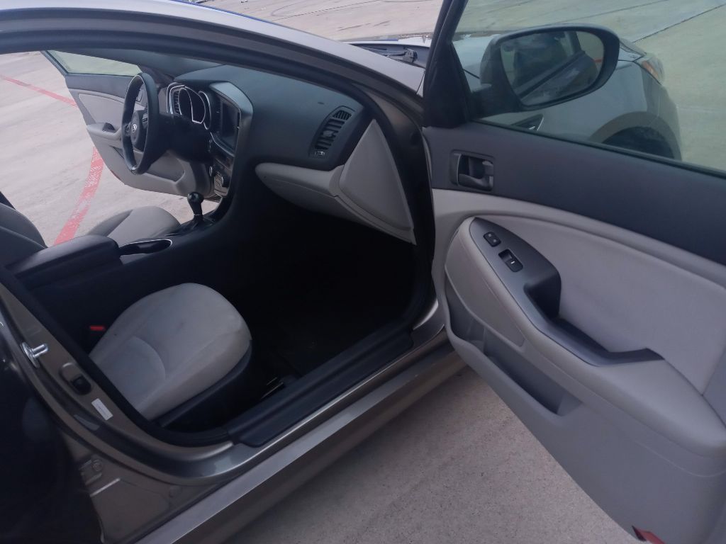 Photo 12 of this KIA OPTIMA