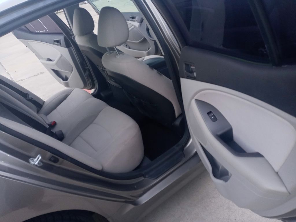 Photo 11 of this KIA OPTIMA