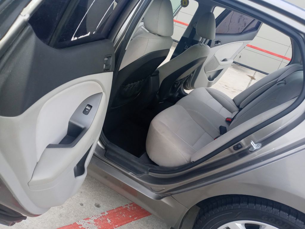 Photo 10 of this KIA OPTIMA