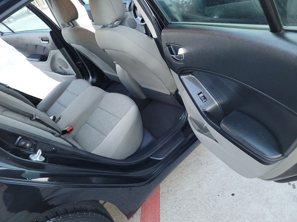 Photo 11 of this KIA FORTE