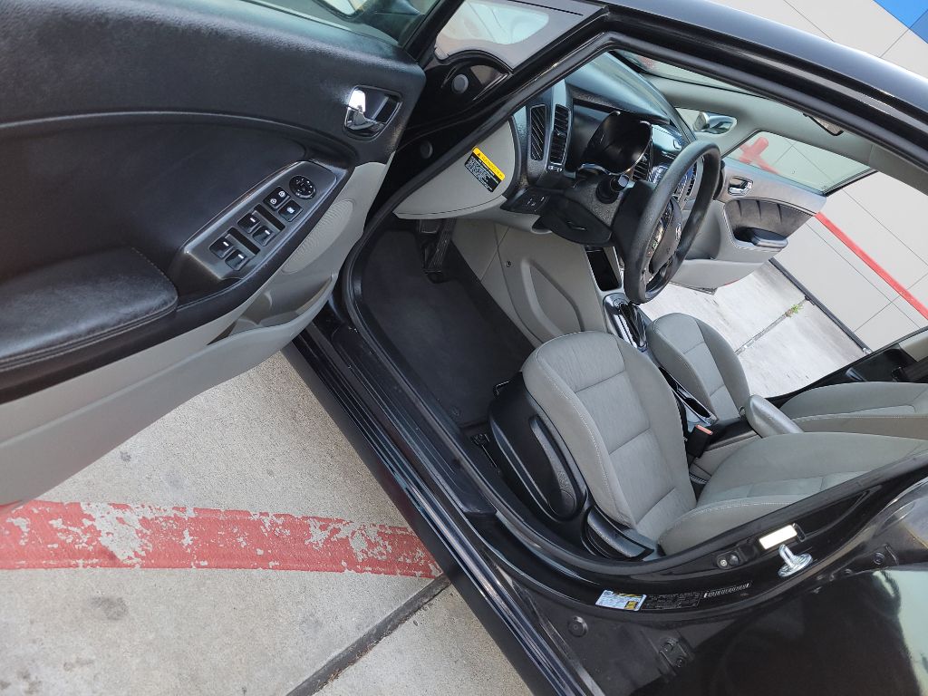 Photo 9 of this KIA FORTE