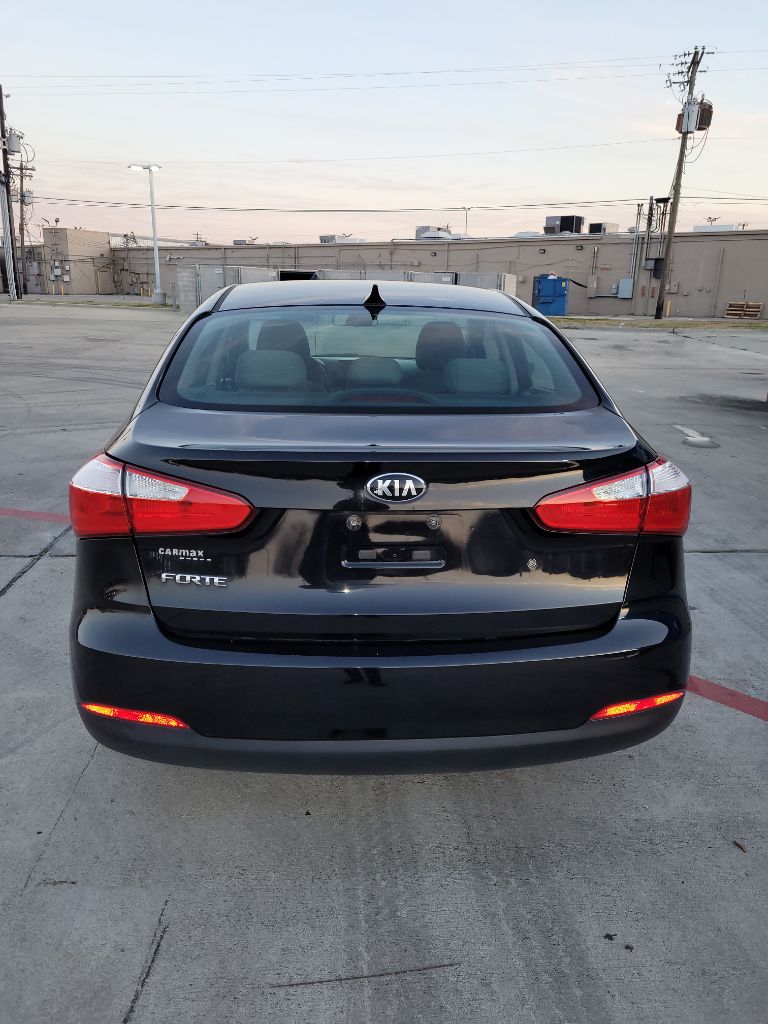 Photo 2 of this KIA FORTE