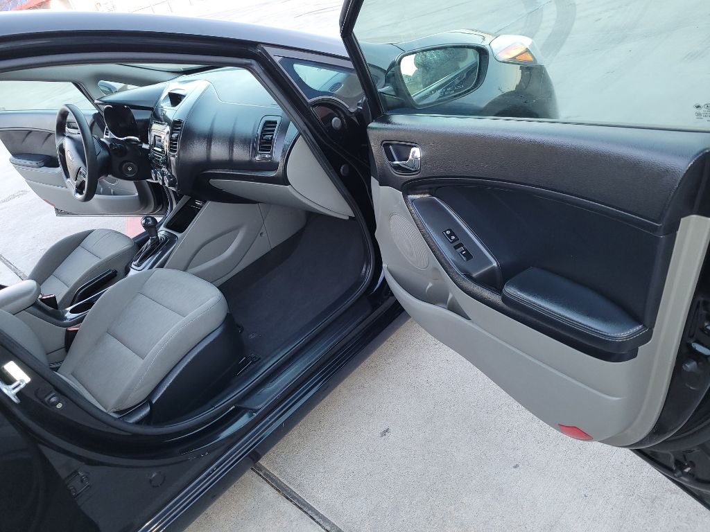 Photo 12 of this KIA FORTE