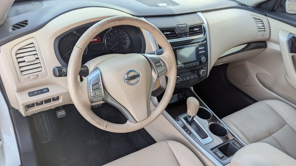 Photo 12 of this FORD EDGE