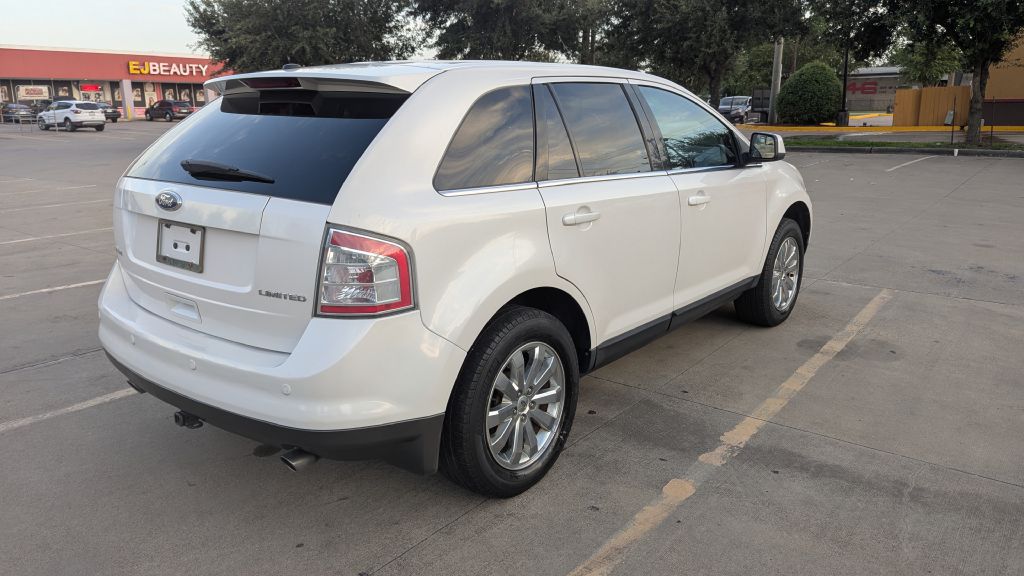 Photo 7 of this FORD EDGE