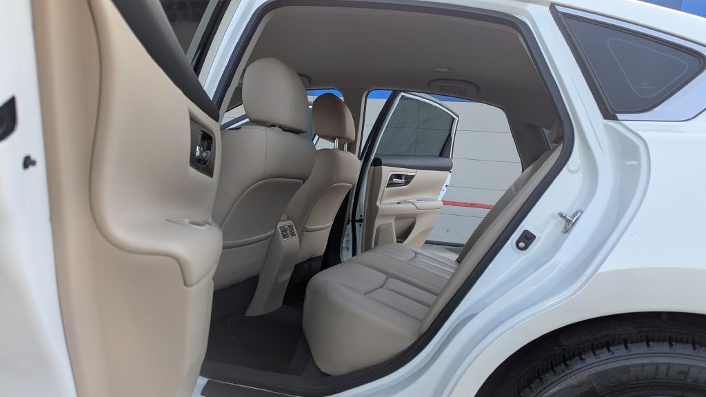 Photo 11 of this FORD EDGE