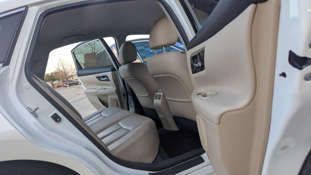 Photo 13 of this FORD EDGE