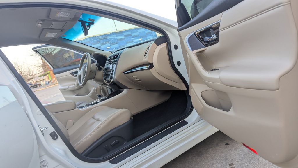 Photo 14 of this FORD EDGE