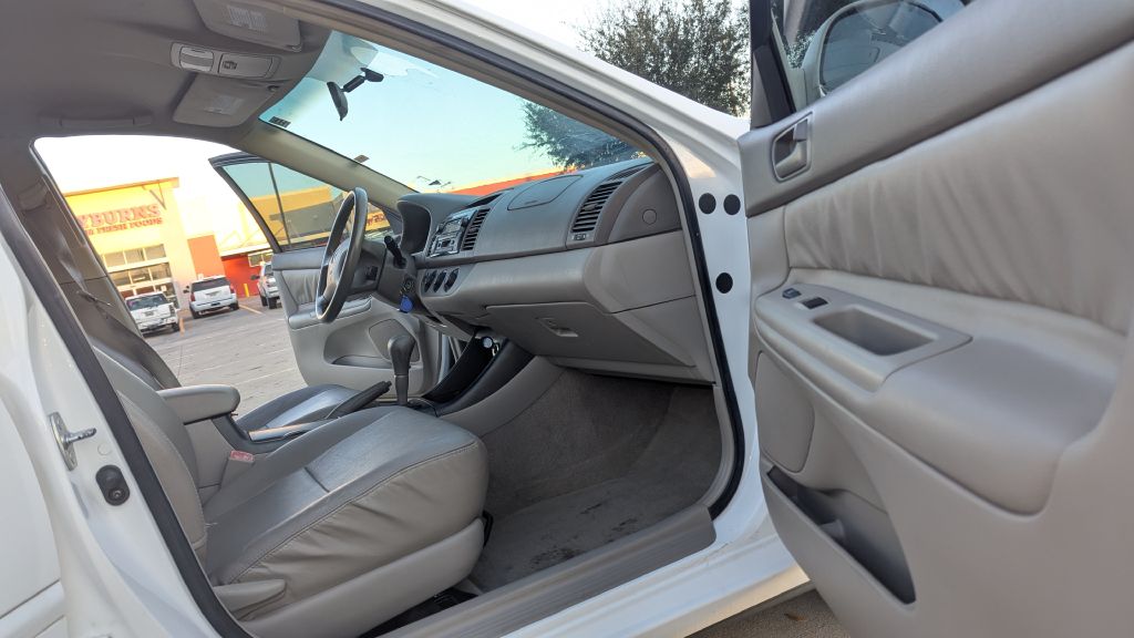 Photo 14 of this TOYOTA CAMRY