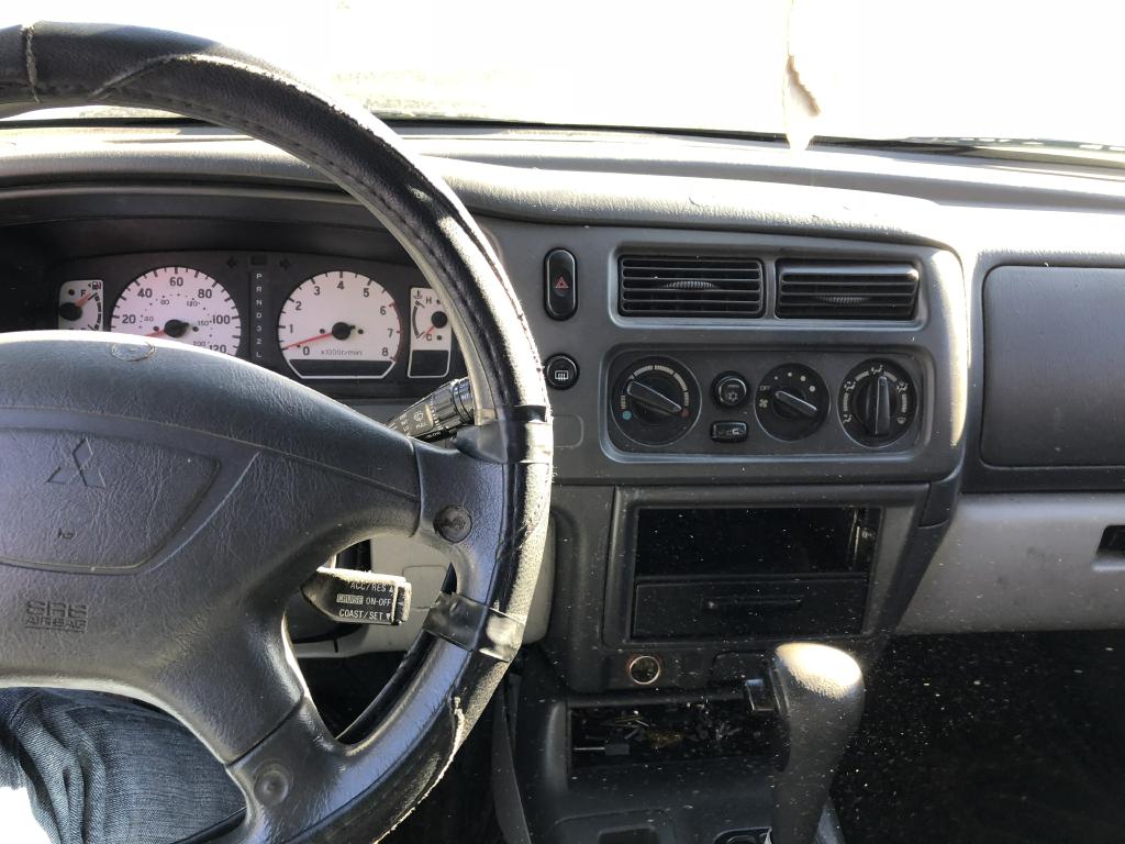 Photo 8 of this MITSUBISHI MONTERO