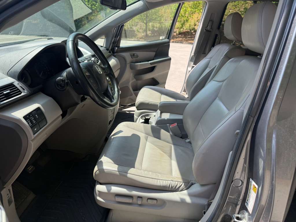 2012 Honda Odyssey #12