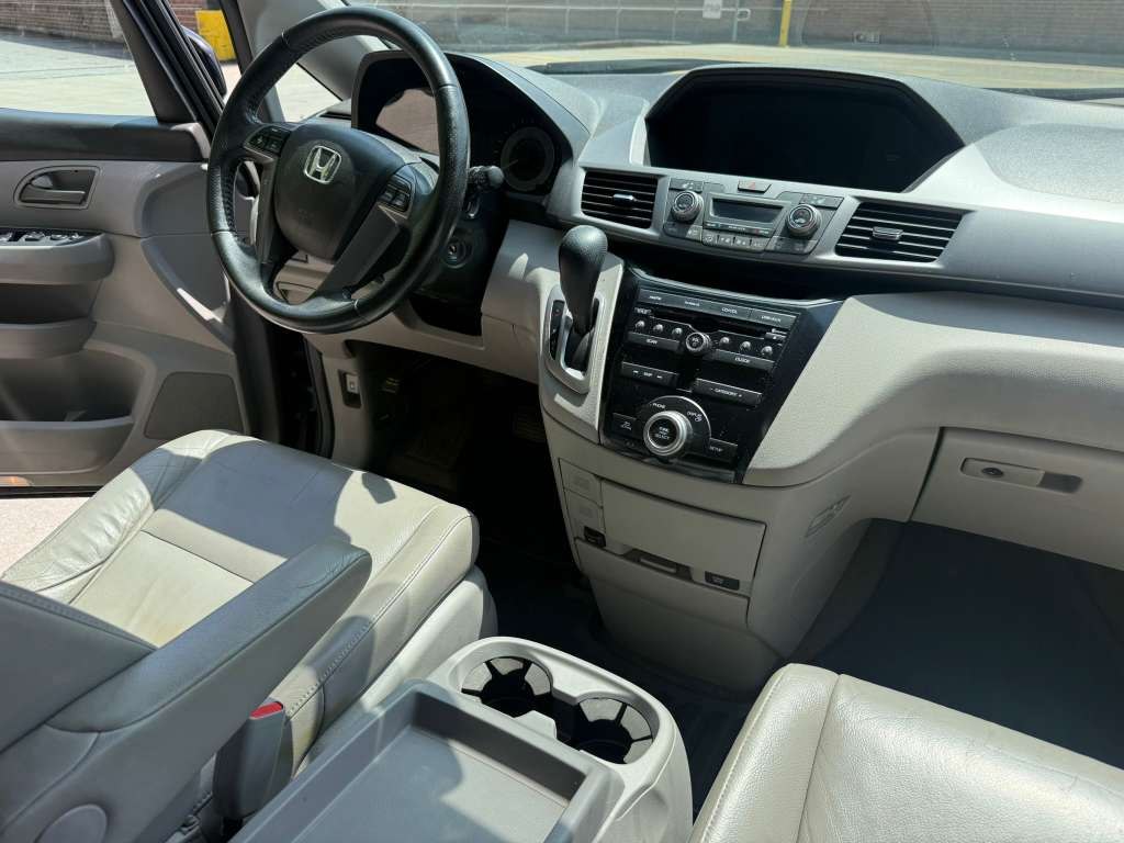 2012 Honda Odyssey #13