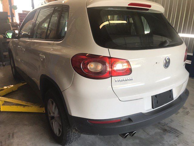 VOLKSWAGEN TIGUAN SOLD 2011 VOLKSWAGEN TIGUAN SOLD WVGAV7AXXBW512953
