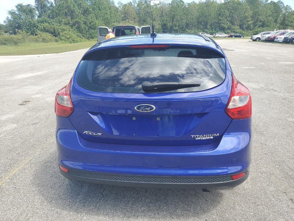 Photo 5 of this FORD FOCUS