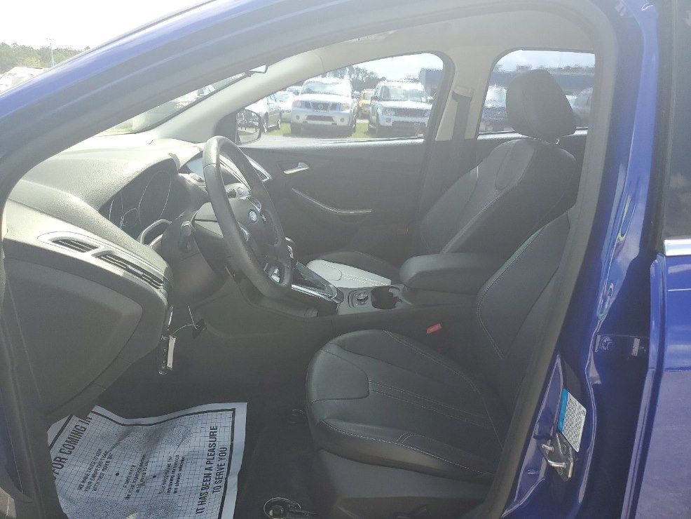 Photo 7 of this FORD FOCUS