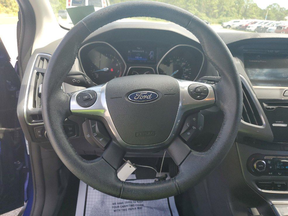 Photo 10 of this FORD FOCUS