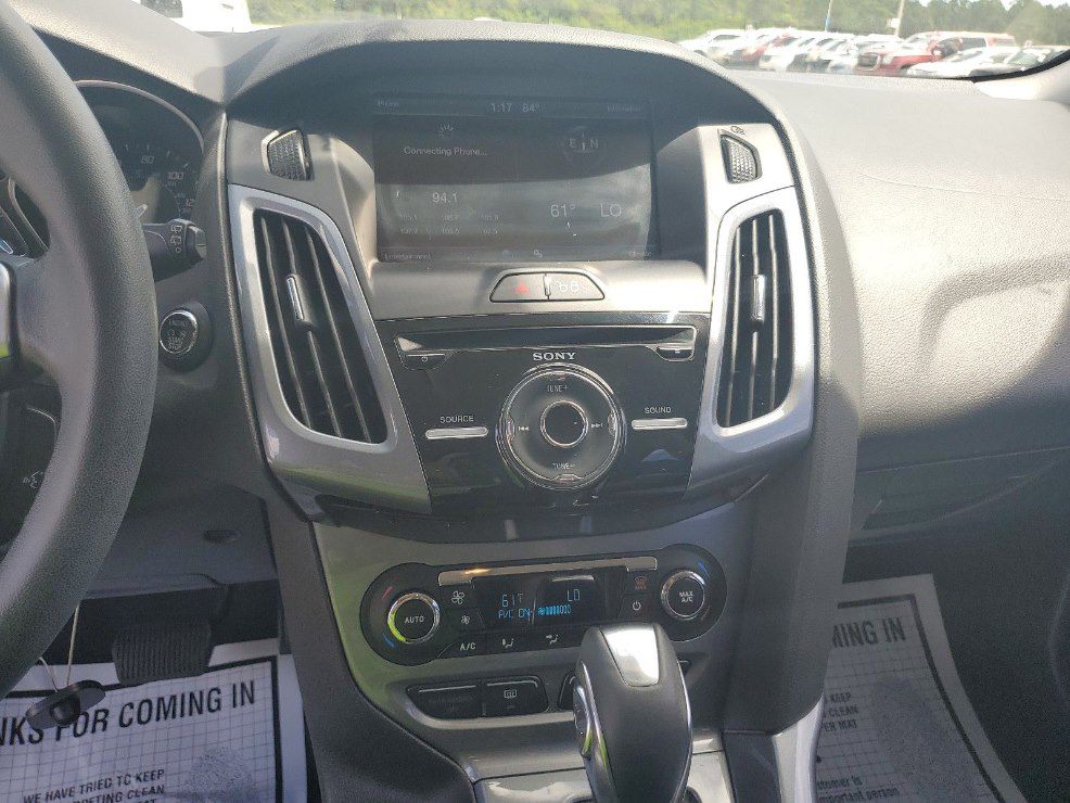 Photo 11 of this FORD FOCUS