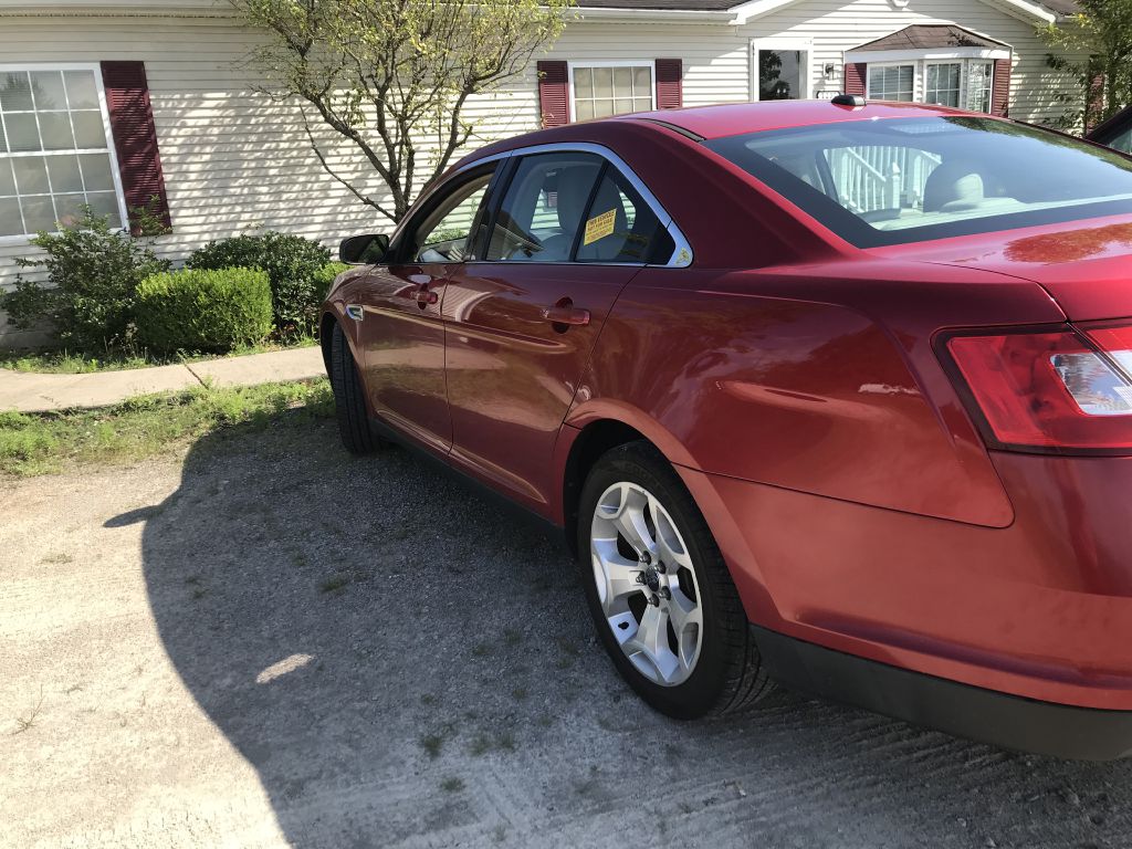 Photo 2 of this FORD TAURUS