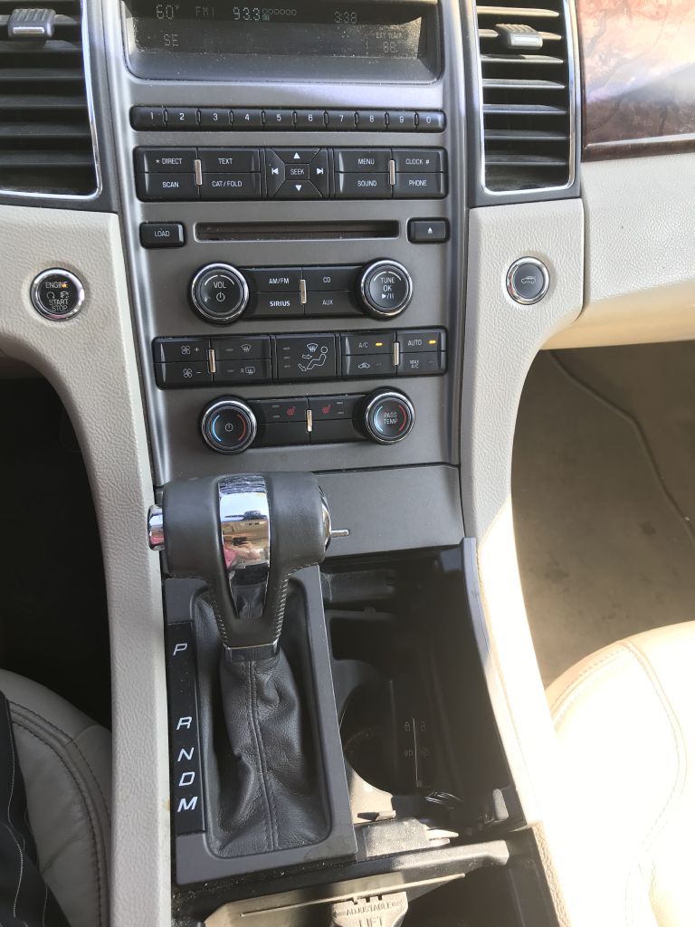 Photo 8 of this FORD TAURUS