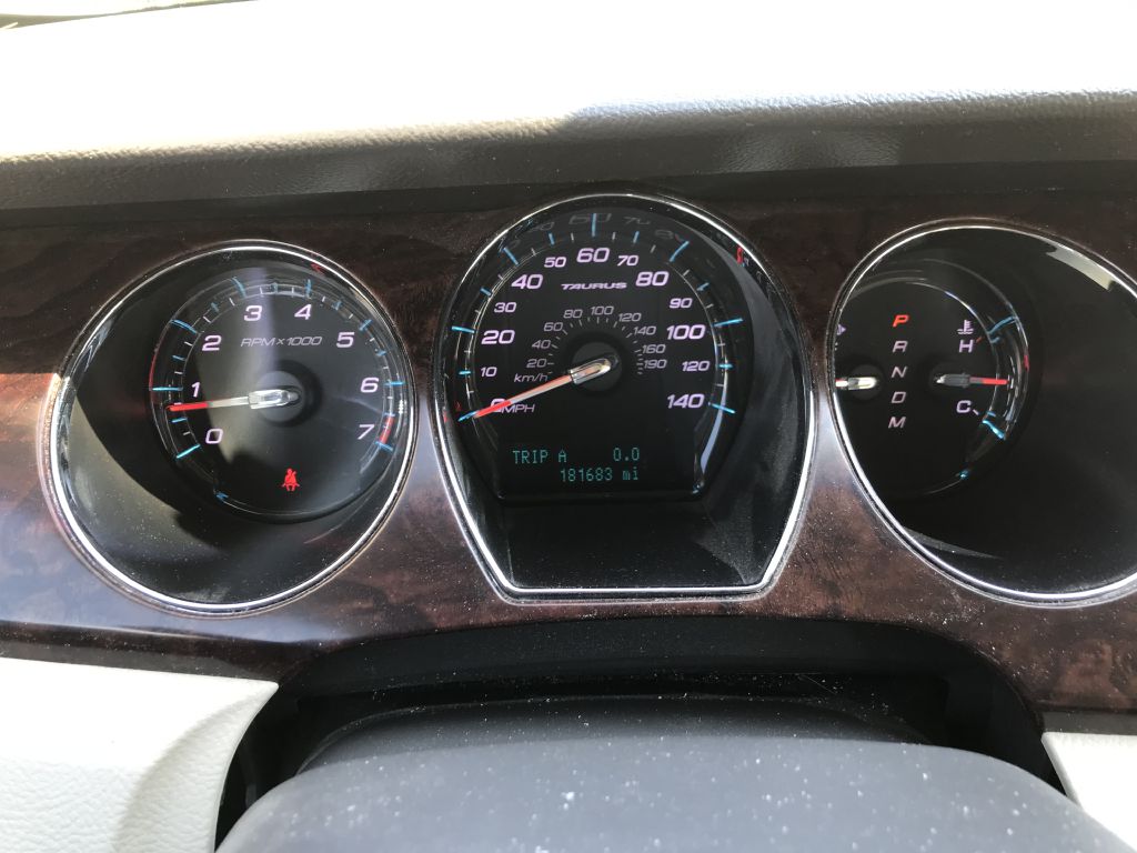 Photo 9 of this FORD TAURUS