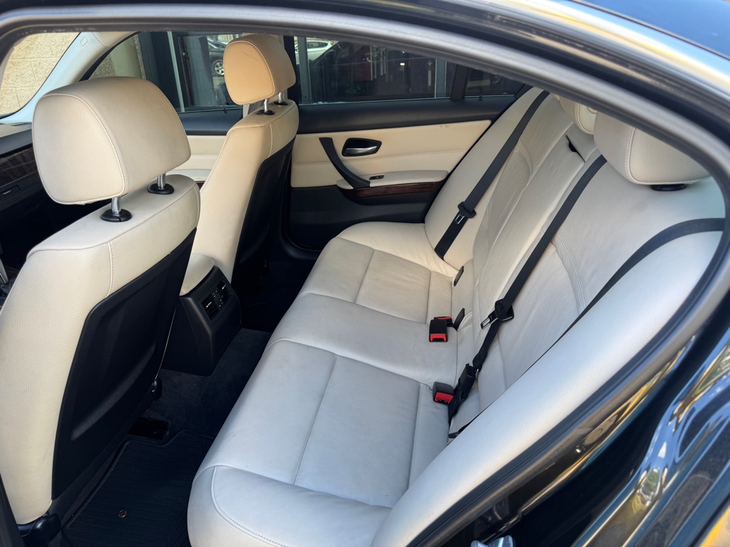 Photo 10 of this BMW 335