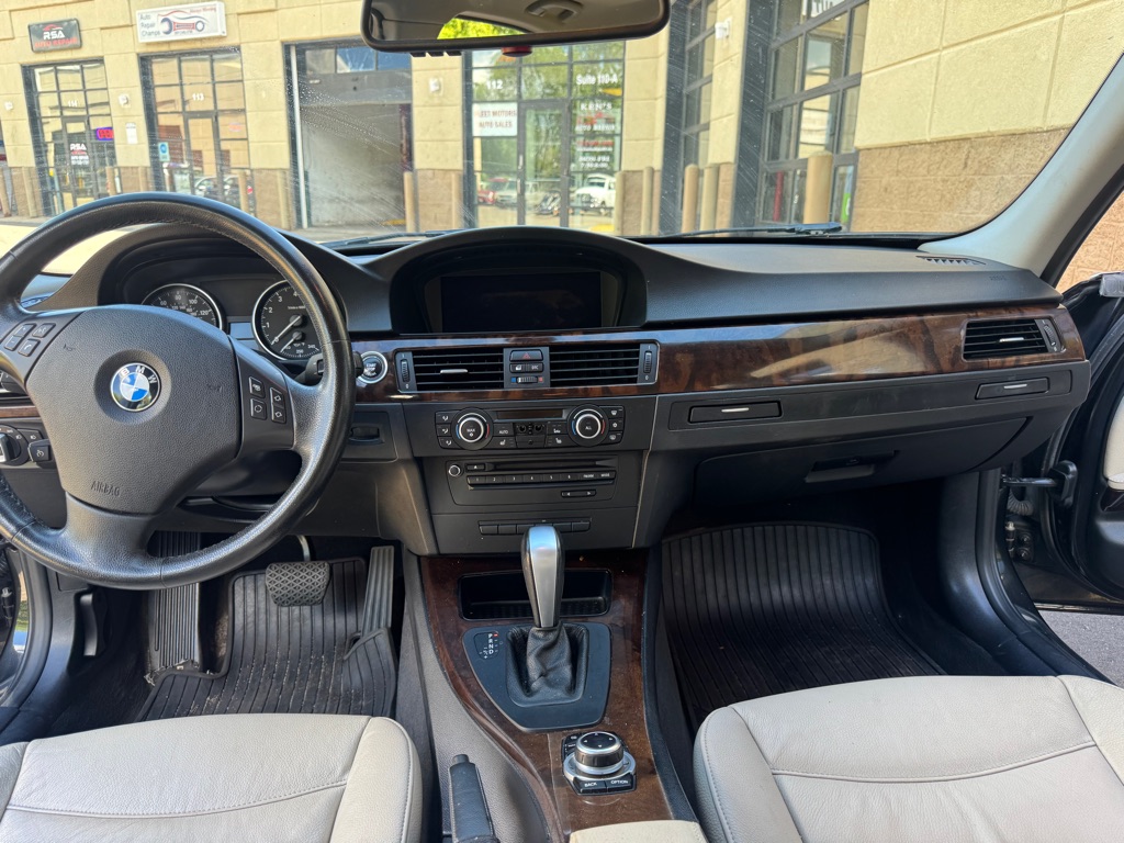 Photo 7 of this BMW 335