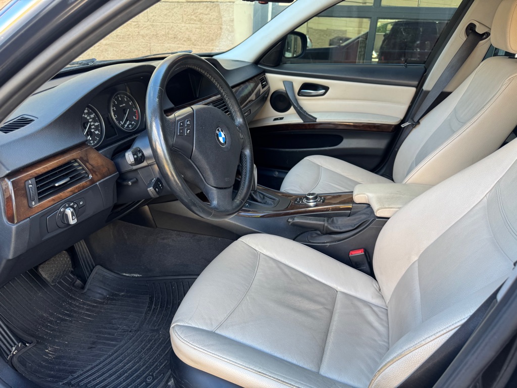 Photo 11 of this BMW 335