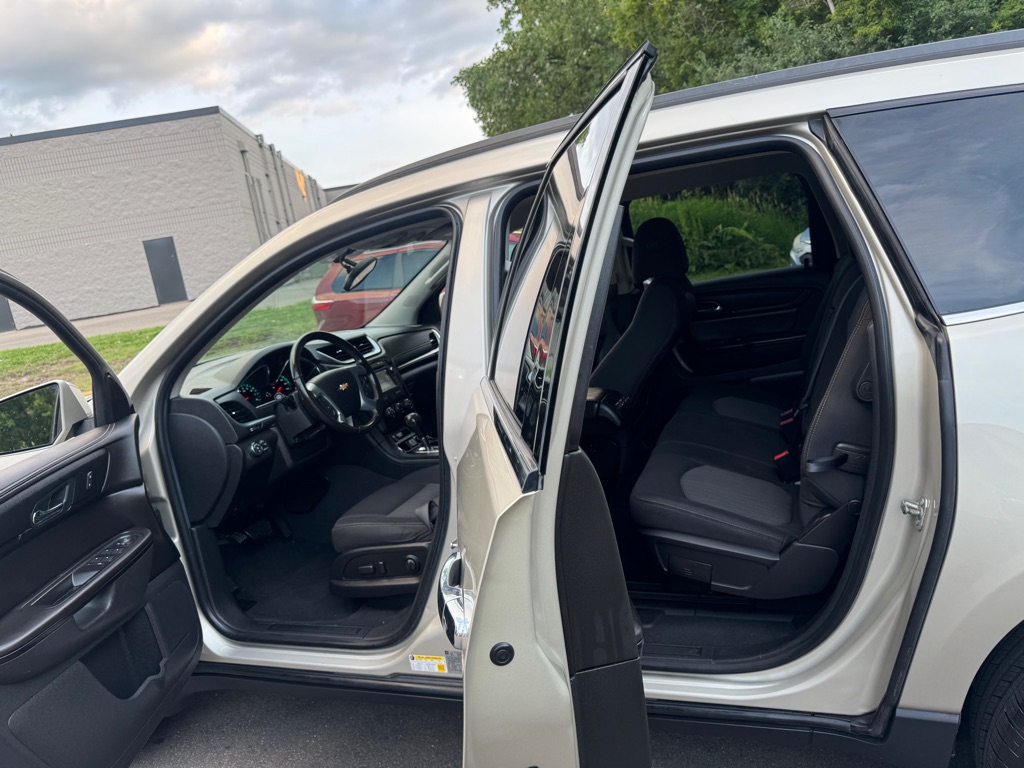 Photo 6 of this CHEVROLET TRAVERSE