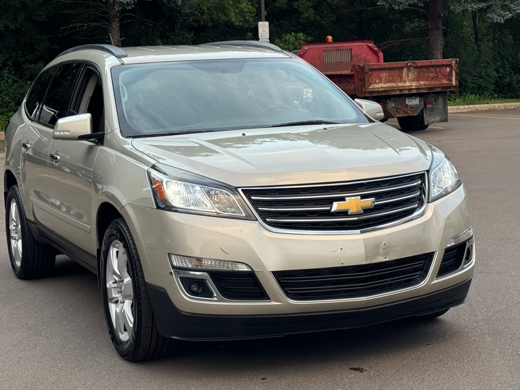 Photo 2 of this CHEVROLET TRAVERSE