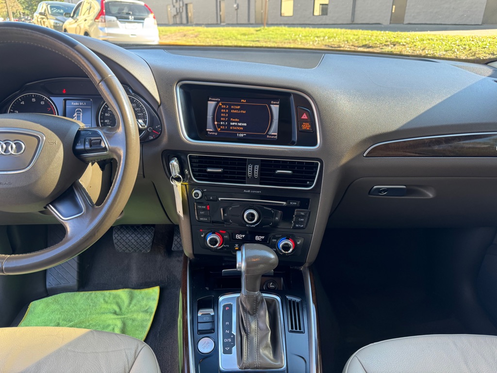 Photo 10 of this AUDI Q5