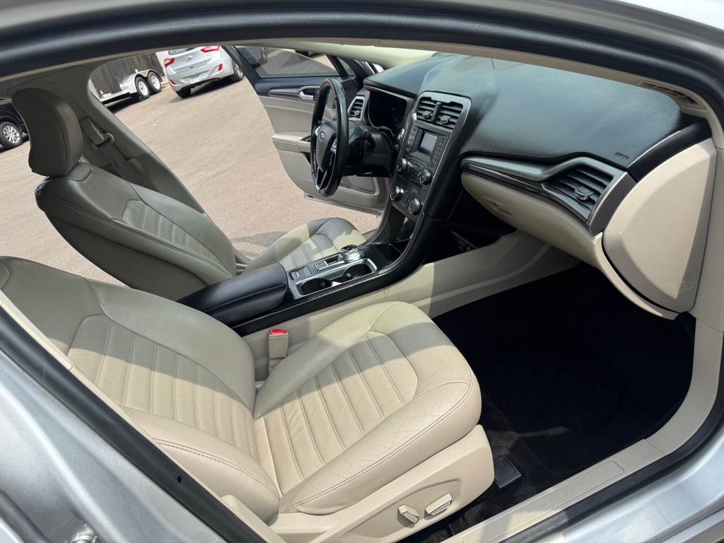 Photo 14 of this FORD FUSION