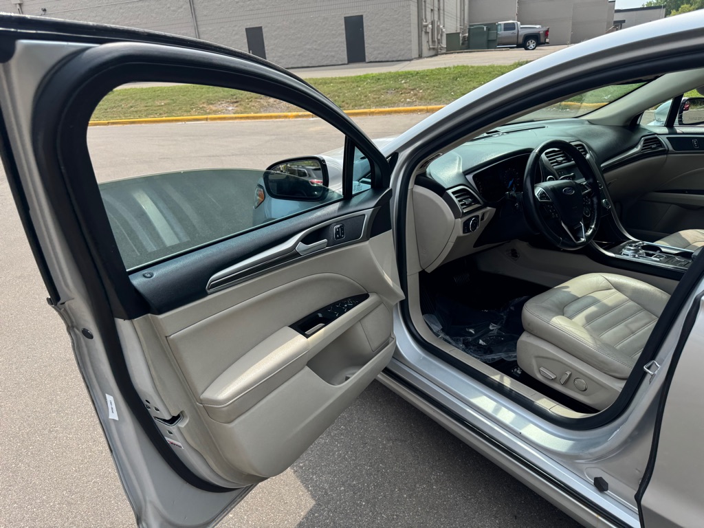 Photo 7 of this FORD FUSION