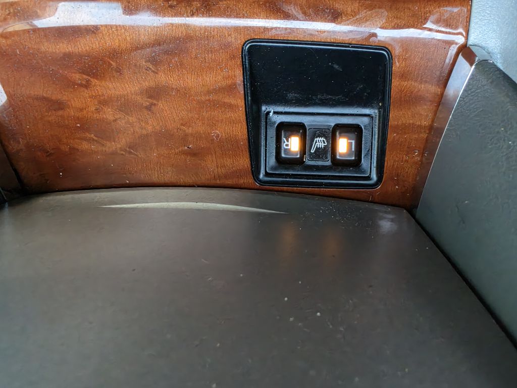 Photo 17 of this TOYOTA CAMRY XLE