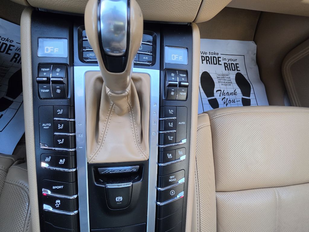Photo 29 of this PORSCHE MACAN S